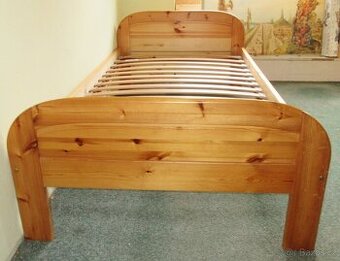 postel z borovice s lamelovým roštem - celomasiv