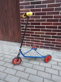 Stabilní tříkolová koloběžka pro děti