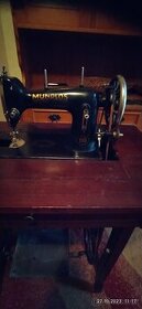 Historický šicí stroj MUNDLOS