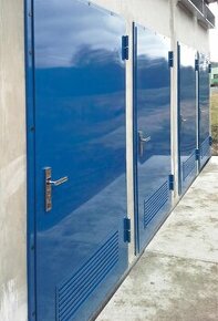 Plechové dveře, pravé 800 x 1970mm, modrá barva, zárubeň