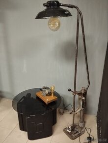 Stojací lampa