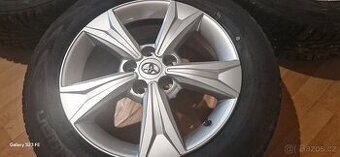 Predám zimny komplet Toyota CH-R 5x114,3 R17 ,215/60 R17