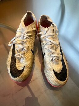 Fotbalové kopačky Nike Mercurial FG 40,5