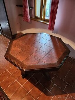 Prodám stůl z masivu šířka 118cm.
