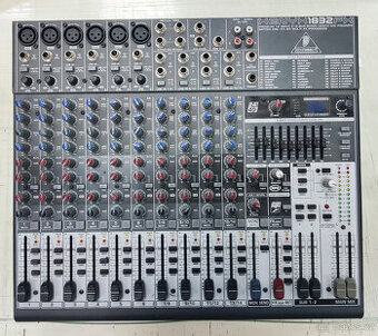 mixážní pult Behringer Xenyx 1832FX