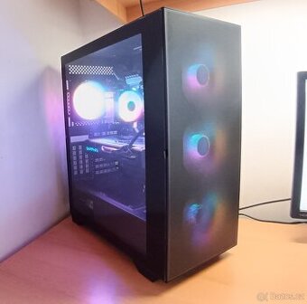 PC - i5 7500, 16GB DDR4, RX 570 8GB, SSD 256GB, HDD 1TB