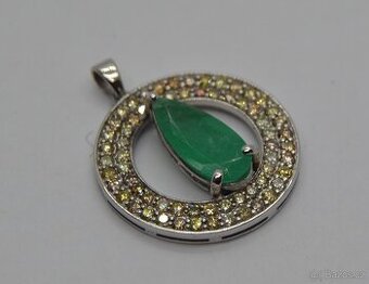 Zlatý přívěsek s brilianty a smaragdem