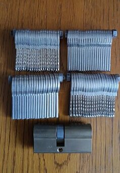 Sada 80 kusů klíčů + vložka