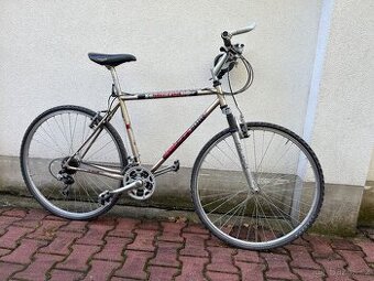 Trekové kolo Amulet