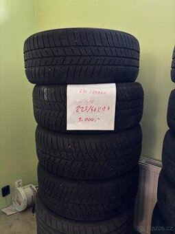 Zimní pneumatiky 225/40 R17 VW Sharan