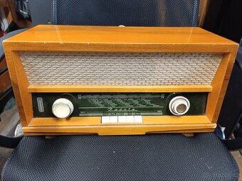 Staré radio Tesla 427A poezia