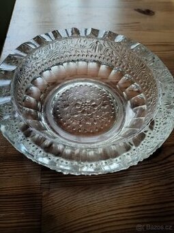 miska z broušeného skla