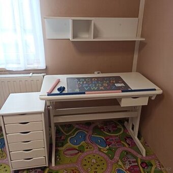 Dětský psací stůl