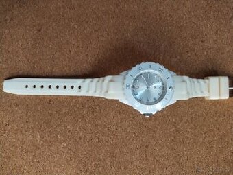 Dámské ručičkové hodinky