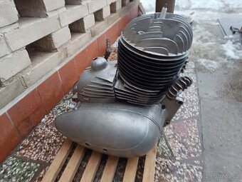 Jawa 250 pérák - kompletní motor, typ komunista
