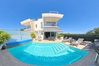 Ideální vila 4+1 s výtahem, s bazénem a s velkou terasou