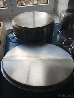 Gastro nerezové kastroly a hrnce, příbory