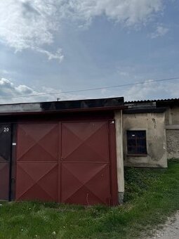 Garáž na ulici Tyršova v Nymburce, u Hasičů