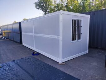 Stavební buňka 6x2,5 m s elektroinstalací, okny a mřížemi –