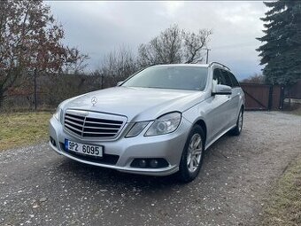 Mercedes-Benz E200,Navi,Tažný,Alu