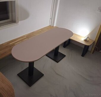 Designovy kulaty stul