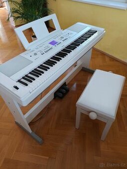 Piano Yamaha model DGX-650