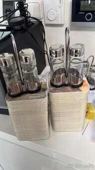 Spousta drobných restauračních doplňků - 1