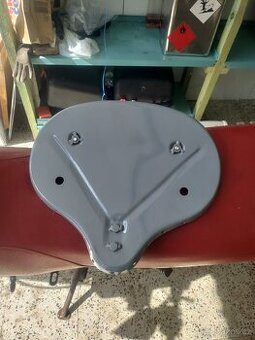 Podsedlovy plech Jawa pérák 250