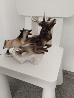 Porcelánová soška štvanice