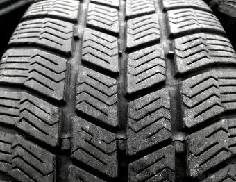 Sada nebo 2ks zimních M+S SUV pneu 215/60 R17: