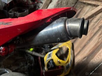 Ladeny vyfuk Mivv pod sedlo na Honda CBR 600RR 1000RR atd.