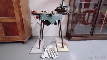 Srovnávačka s tloušťkovačkou