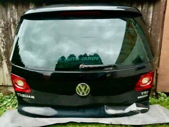 Páté dveře černá metalíza LC9X VW Tiguan 5N na opravu