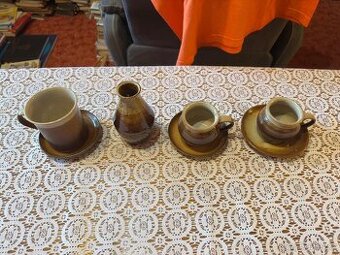 Vintage hnědá keramická sada na kávu či čaj a váza