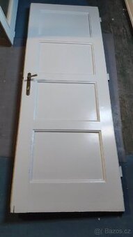 Staré dveře a futra