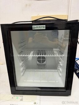 Prodám malou prosklenou ledničku Guzzanti