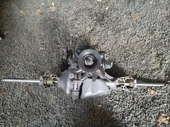 Zahradní traktor, převodovka Hydro Gear T2.