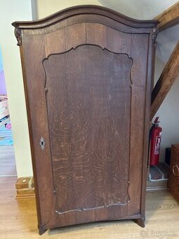 Stará dubová skříň, almara