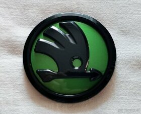 Znak Škoda tmavě zelený 90mm