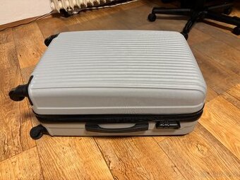 Cestovní kufr 70l, mírně poškozen