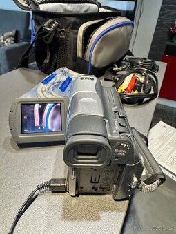 Funkční videokamera JVC GR-D33E - 1