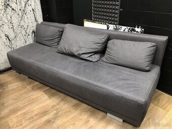 Téměř nový gauč