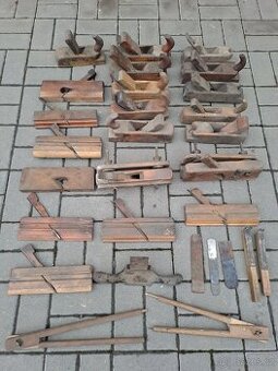 22ks ručních starých dřevěných hoblíků