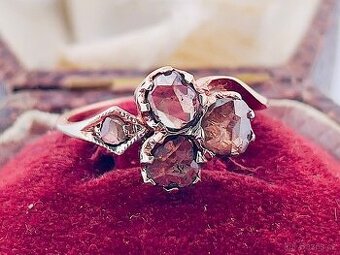 Zlatý prsten s diamantmi