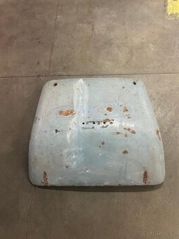 Zadné veko Kufra z veteránu škoda