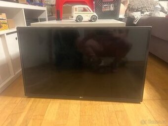 TELEVIZE LG včetně držáku na zeď