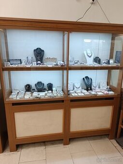 Prosklené prodejní vitríny