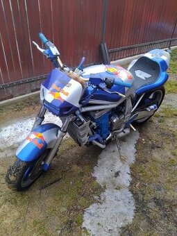 Kawasaki 750R + Stunt moto 90 léta Gpx 750R