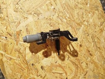 Motorek zadního stěrače