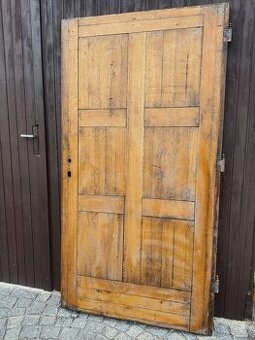 Zámecké Dubové dveře min. 100let staré